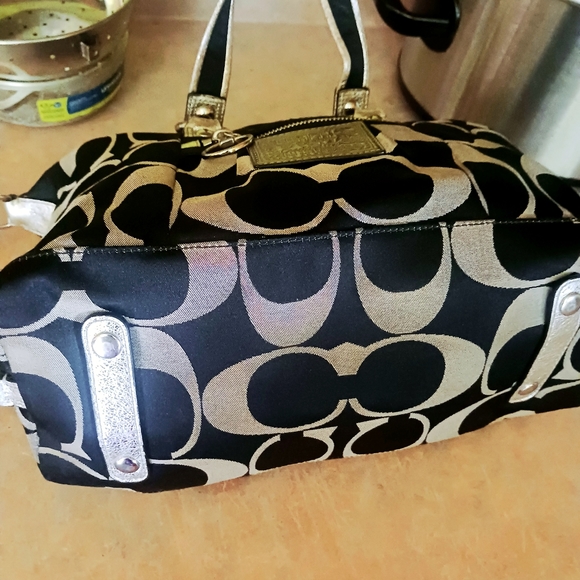 Authentic coach poppy bag! Black/silver! EUC! - Picture 15 of 16